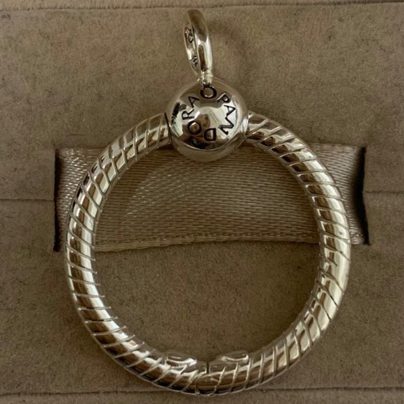 Pandora Moments Small O Pendant - Picture 1 of 5